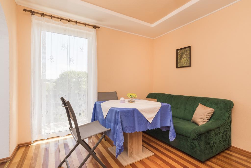 Studios Kastel Buje Bagian luar foto