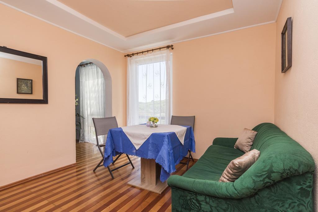 Studios Kastel Buje Bagian luar foto