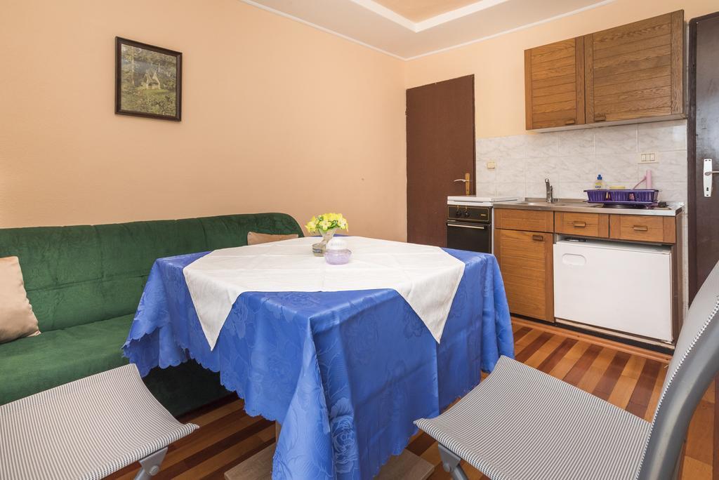 Studios Kastel Buje Bagian luar foto